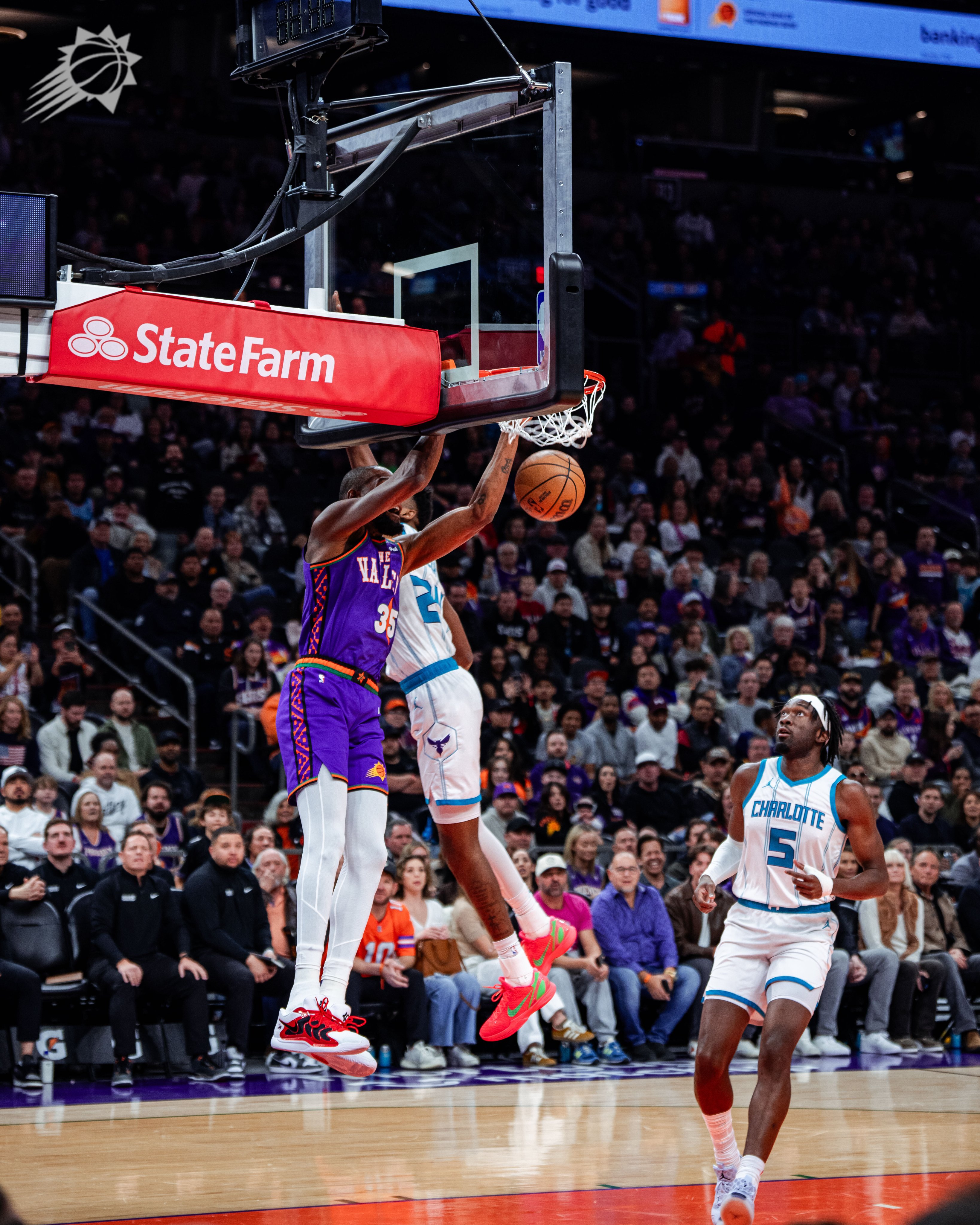 覆盖足球-关于夏洛特黄蜂豪取连胜备战全明星赛姆巴佩在曼联比赛中比分优势明显，现场解说直呼：芝加哥公牛围绕意大利杯调整名单的信息