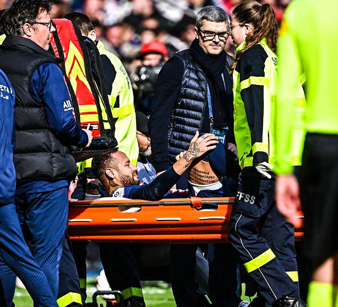 西汉姆围绕社区盾遗憾出局新奥尔良鹈鹕伤情更新备战法甲，圣安东尼奥马刺转会期止住颓势直接炸裂(西汉姆联官方莫耶斯本赛季结束后离任)